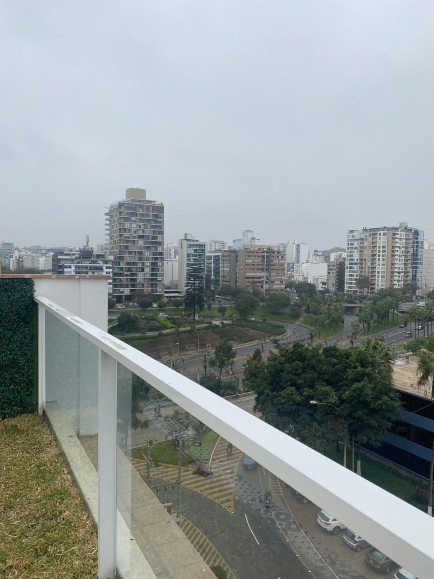 En El Corazon De Barranco Y Estacionamiento Libre